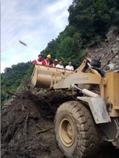 抗洪搶險(xiǎn)，交通實(shí)業(yè)人在行動(dòng)